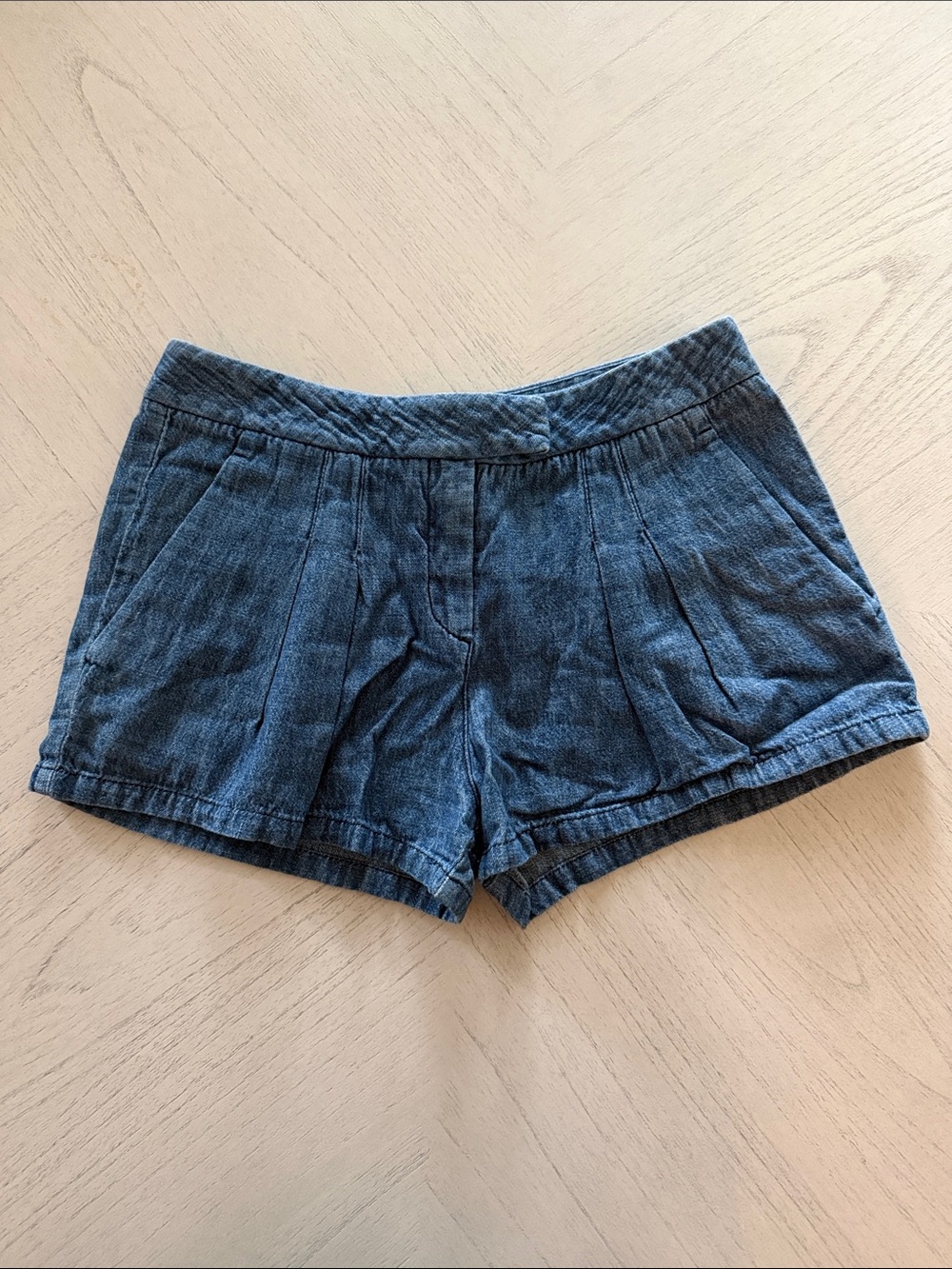 Theory Blue Pleated Denim Chambray Tailored Shorts - Size 4 - [PH1121]